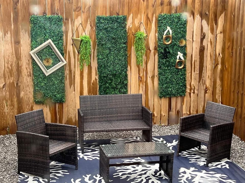 City retreat w patio & fireplace near dome House in New Orleans