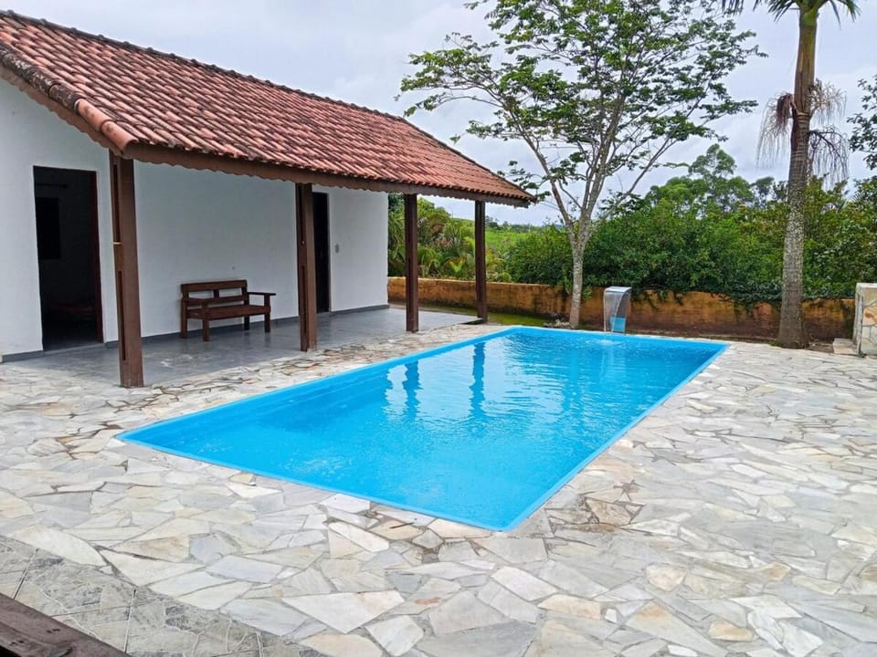 Chacara Casa de Campo Arco-Iris House in State of São Paulo