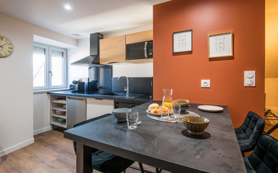 Dining area, kitchen