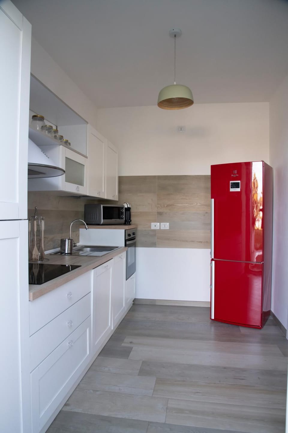 Kitchen or kitchenette, dishwasher, minibar, oven, stove