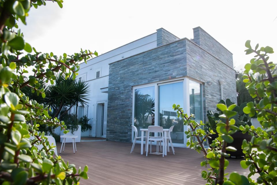 Property building, Patio, Spring, Day, Garden, Garden view