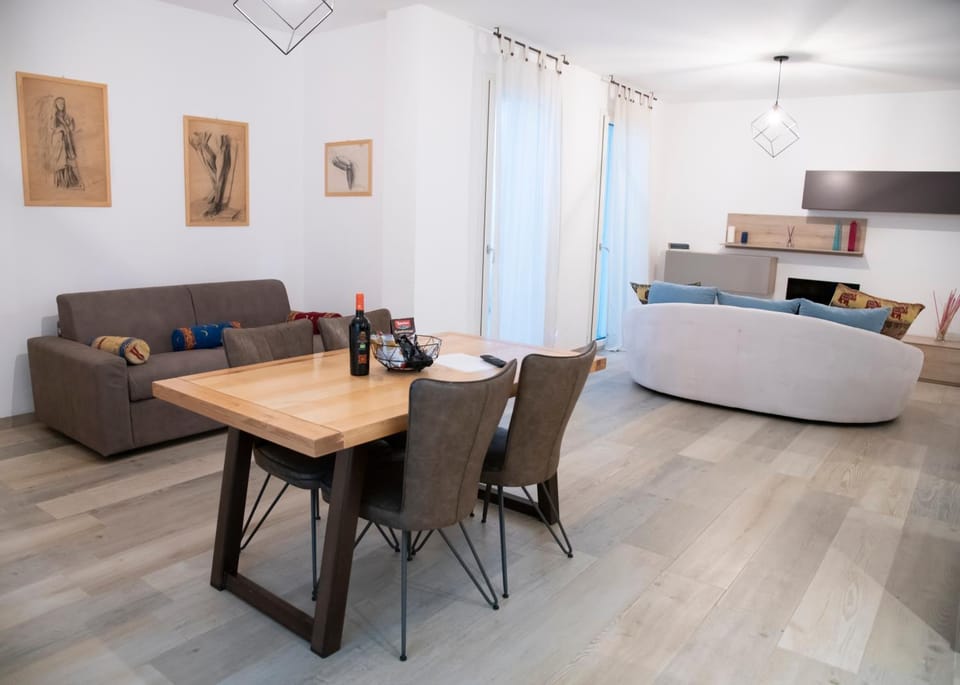 Living room, Seating area, Dining area