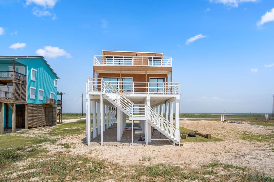 Property building, Day, Natural landscape, View (from property/room), Balcony/Terrace