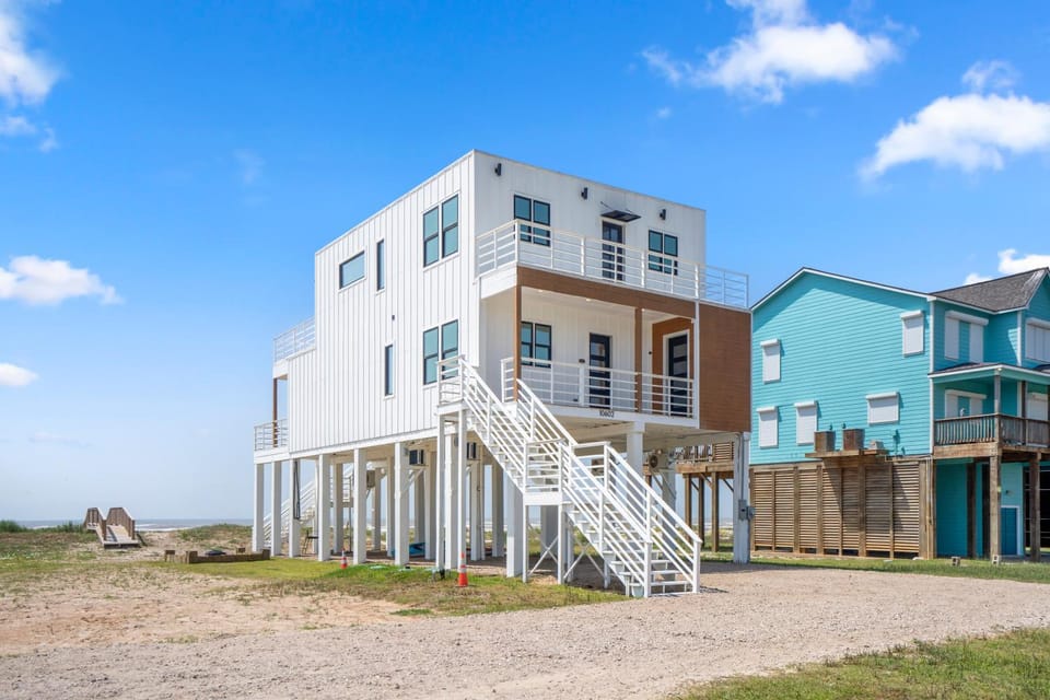 Property building, Day