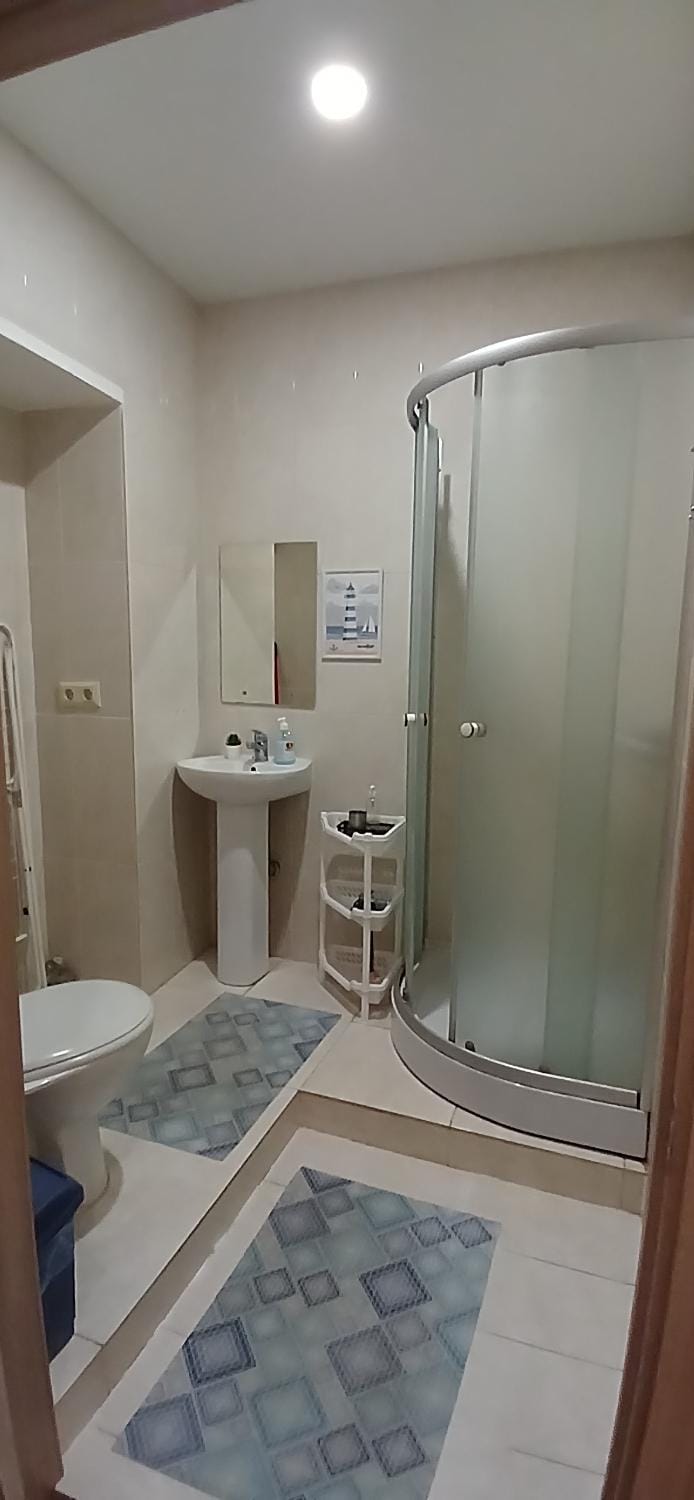 Shower, Toilet