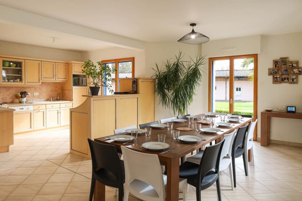 Dining area, kitchen