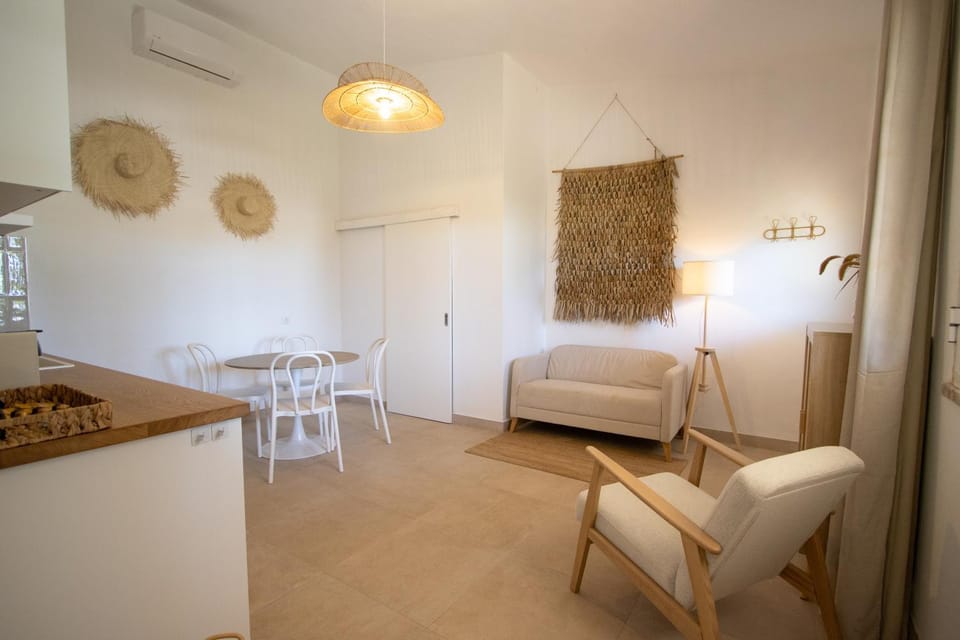 Kitchen or kitchenette, Living room, Photo of the whole room, Seating area, Dining area, air conditioner