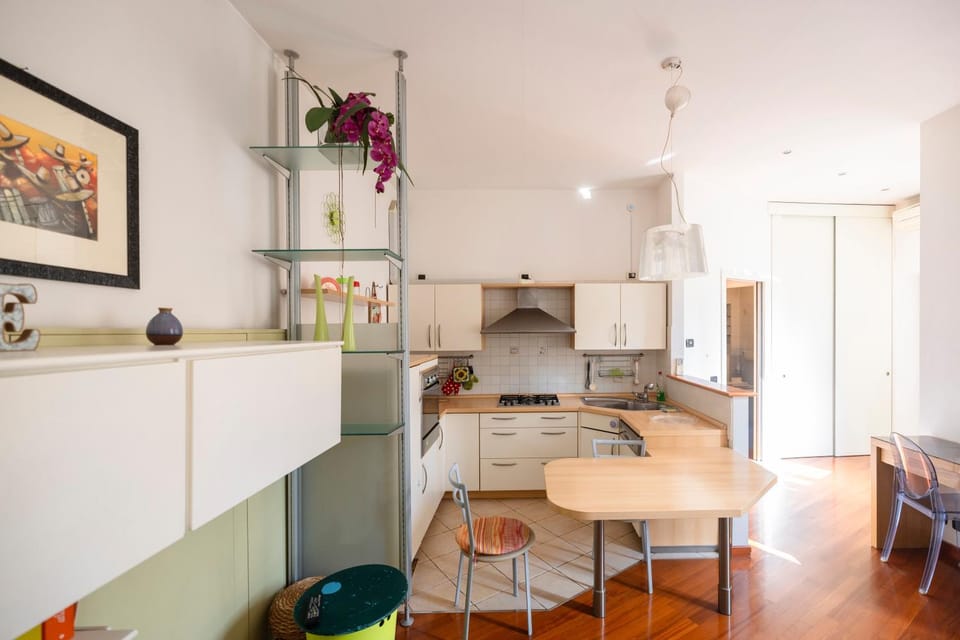 Kitchen or kitchenette, Dining area, oven, stove