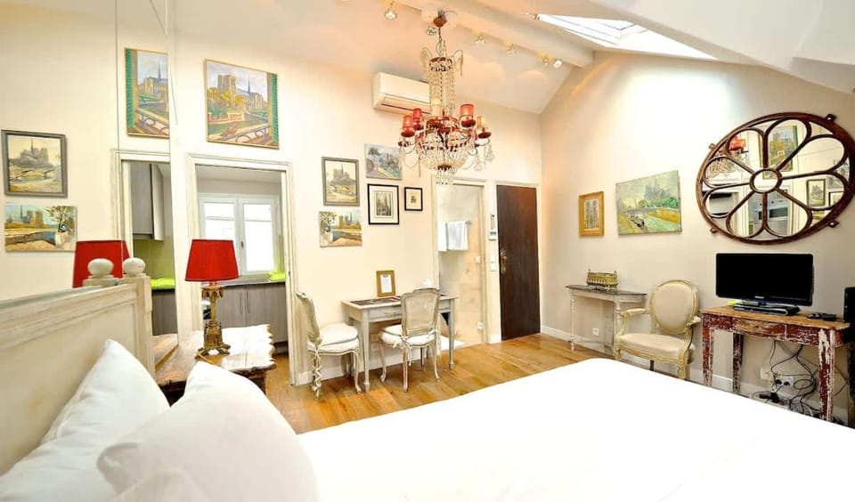 A Duplex In The Sky - AC Apartment in Paris