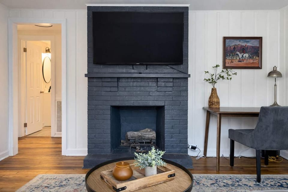 Charming Pet Friendly Ranch Style Family Home House in Raleigh