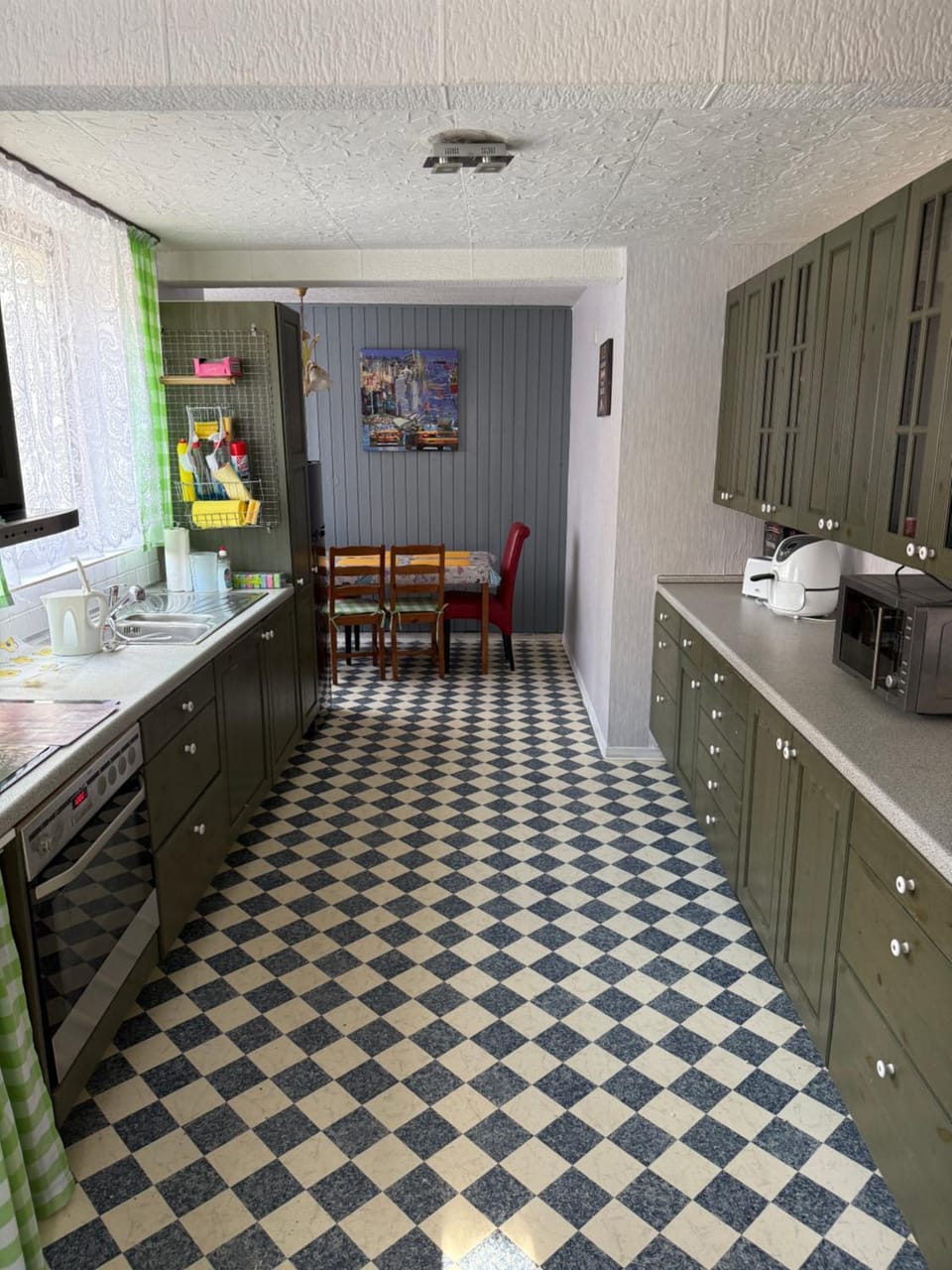 Kitchen or kitchenette, Communal kitchen