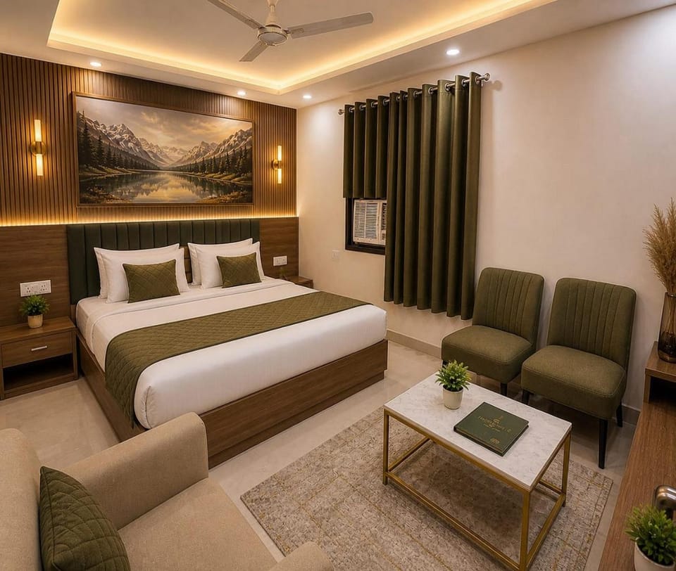 Bed, Photo of the whole room, Seating area, Bedroom