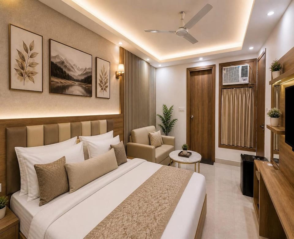 Bed, Photo of the whole room, Seating area, Bedroom, fireplace