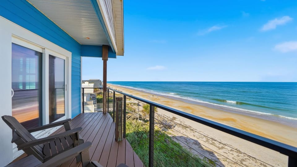 Property building, View (from property/room), Balcony/Terrace, Beach