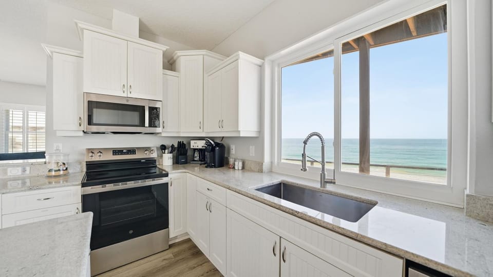 Kitchen or kitchenette, Beach