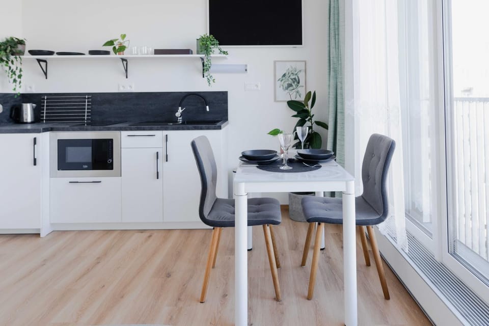 Kitchen or kitchenette, Dining area
