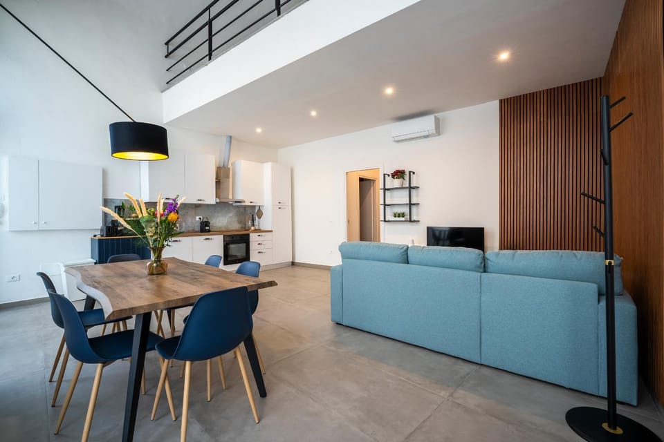 Kitchen or kitchenette, Living room, dishwasher, microwave, toaster, air conditioner