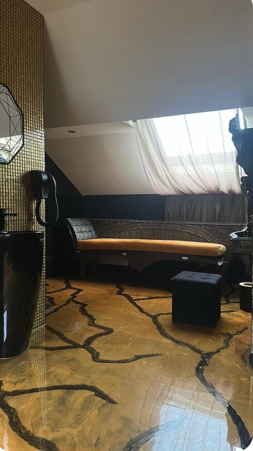 Love Room Apartment in Rouen