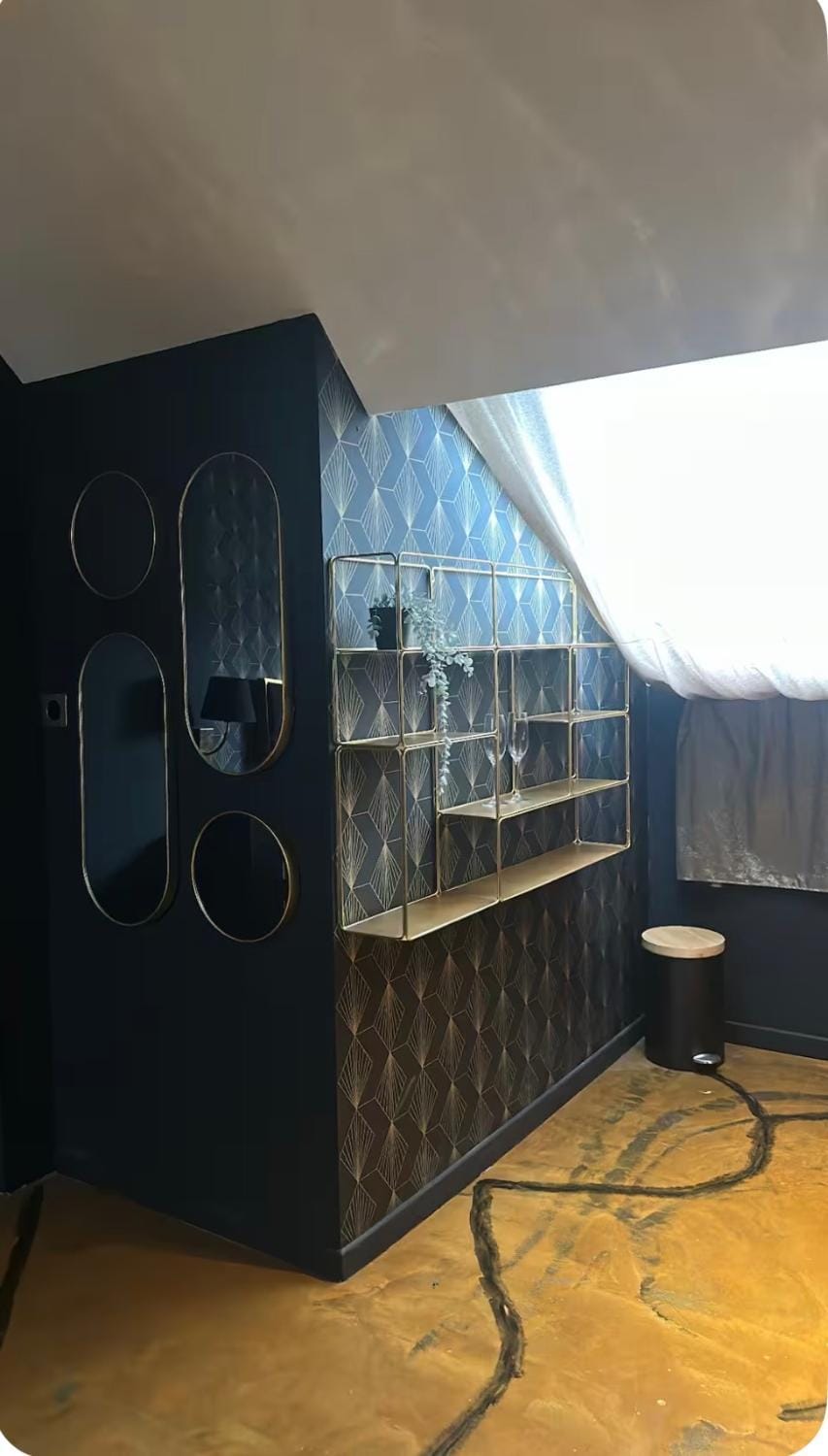 Love Room Apartment in Rouen