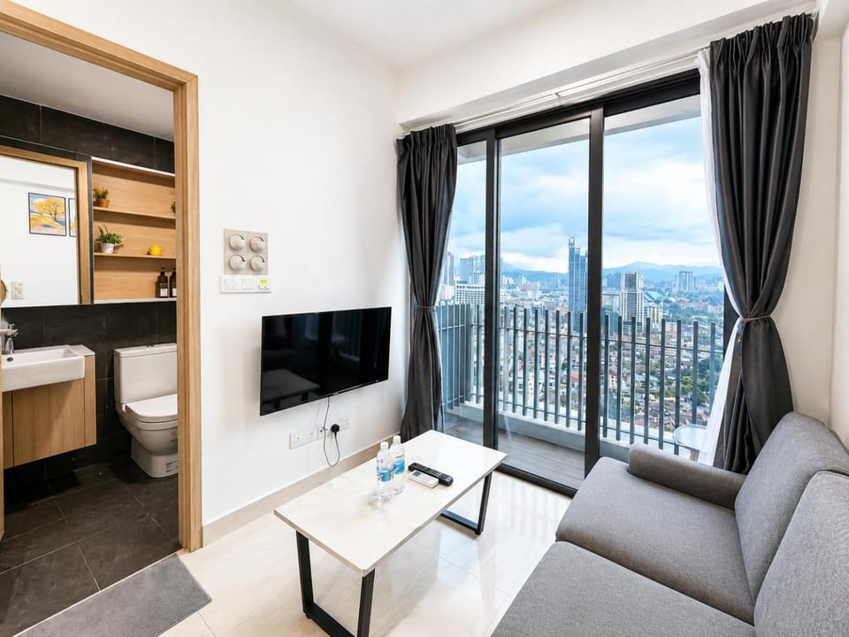 Communal lounge/ TV room, Bed, Natural landscape, TV and multimedia, Living room, Photo of the whole room, Seating area, Evening entertainment, Bedroom, Mountain view, Sea view