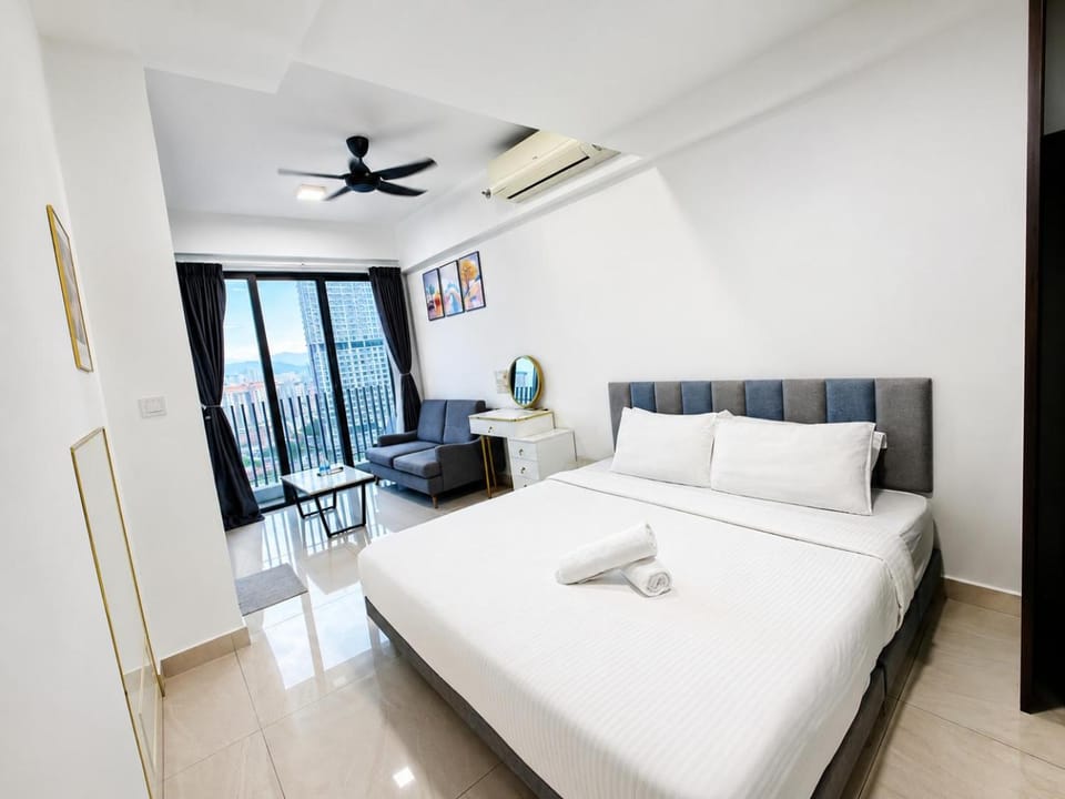 Bed, Living room, Photo of the whole room, Seating area, Bedroom, fireplace, towels, air conditioner