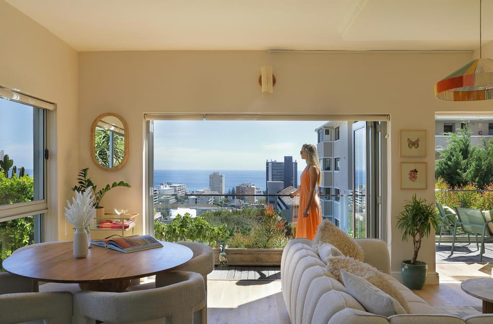 Property building, View (from property/room), View (from property/room), Balcony/Terrace, Living room, Sea view, Sea view