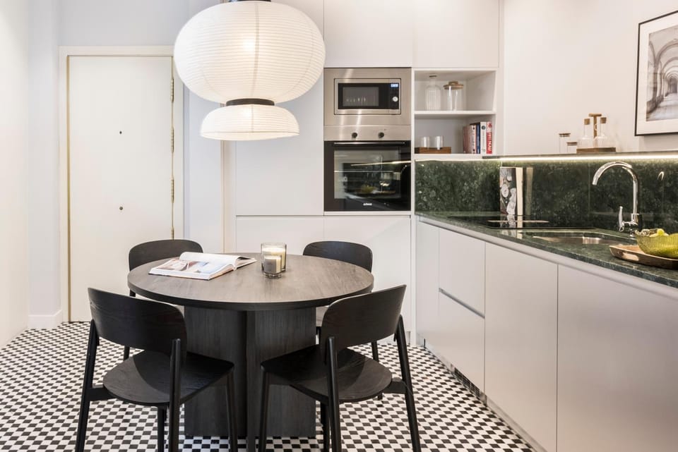 Dining area, kitchen