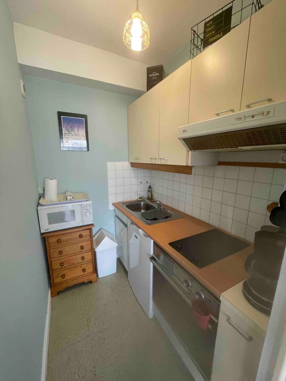 Coffee/tea facilities, microwave, oven, stove, kitchen