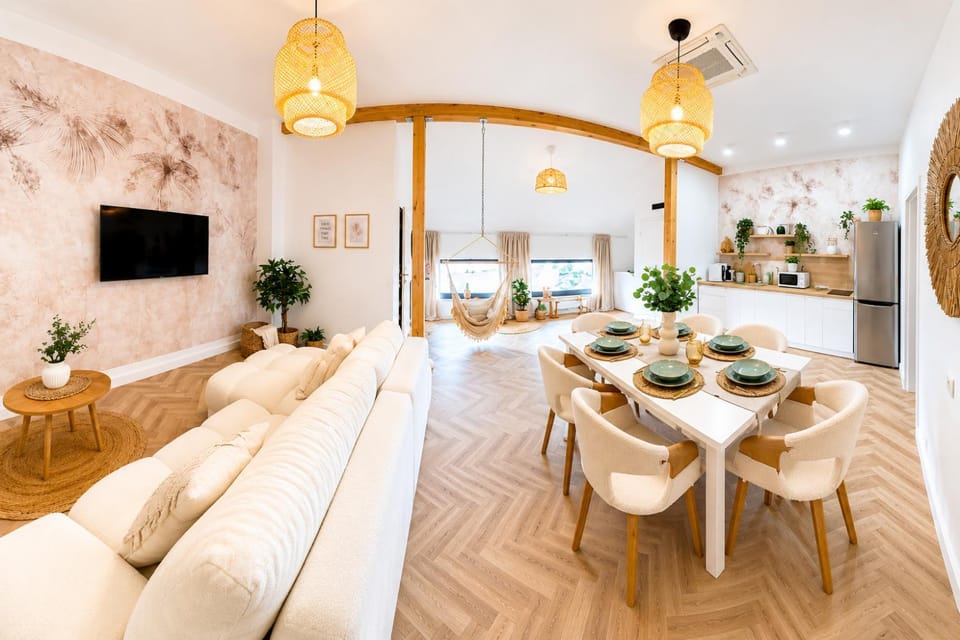 TV and multimedia, Living room, Seating area, Dining area, Evening entertainment, air conditioner, air conditioner