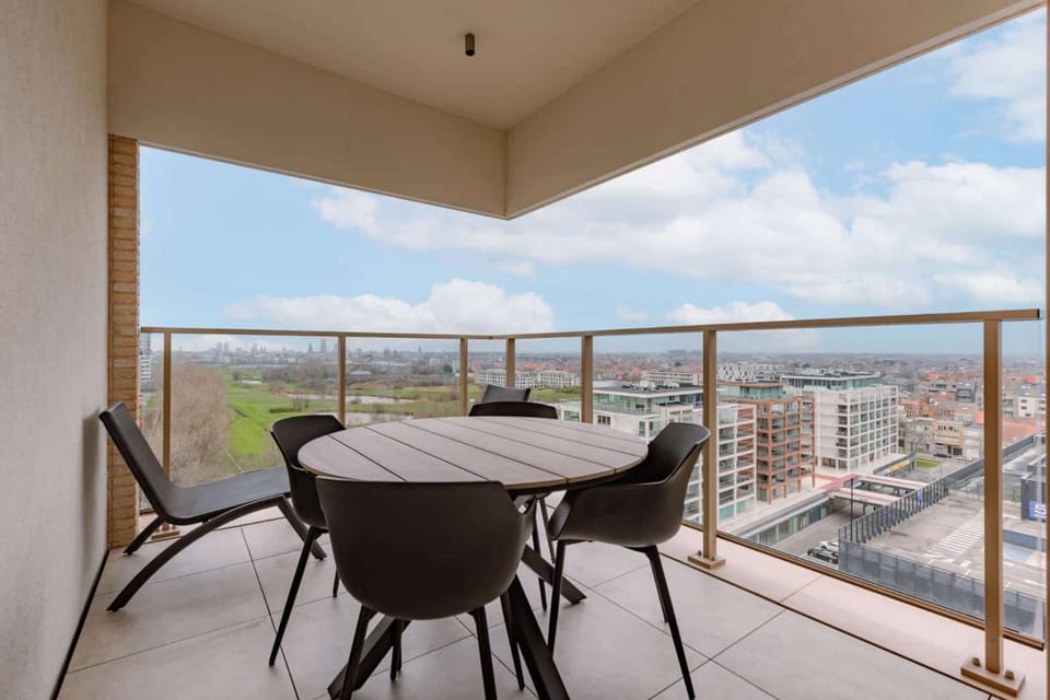 Near the beach 2 bedrooms 2 bathrooms & Terrace Apartment in Ostend