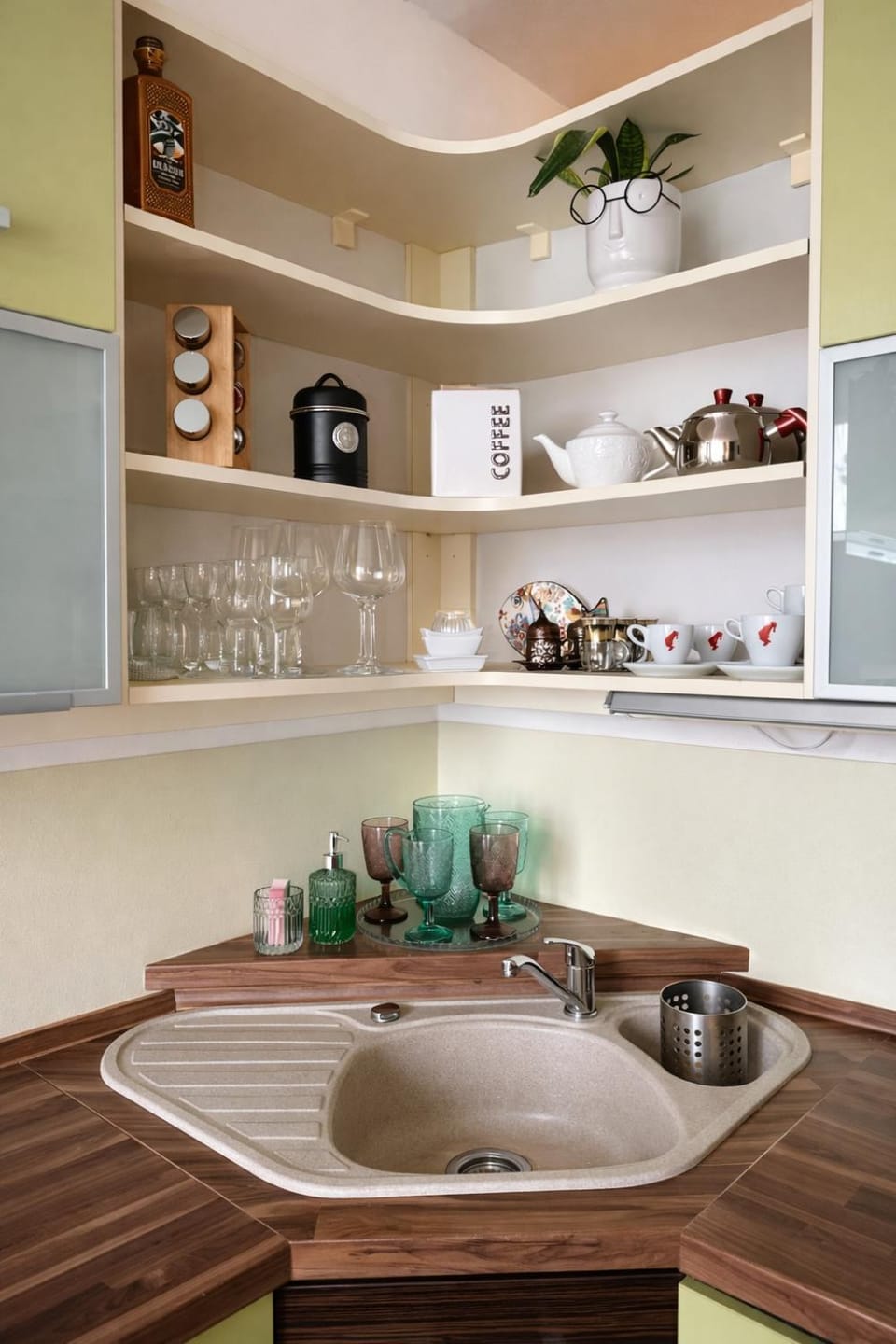 Bright & Cozy Apartment near Lake Apartment in Bratislava