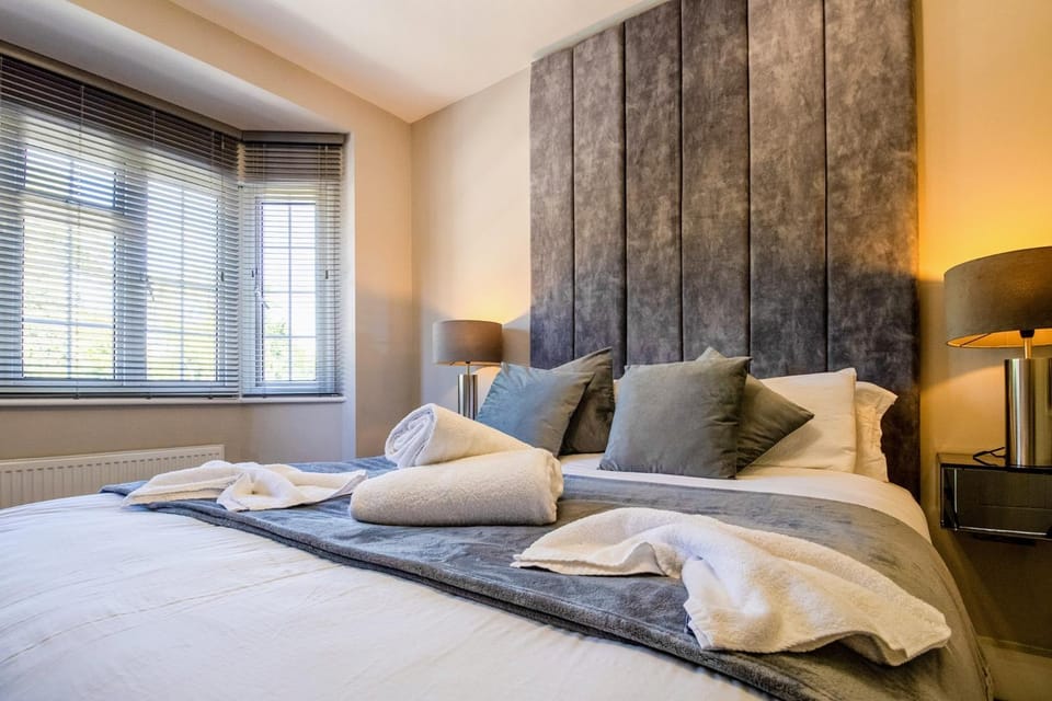 Stylish 3 Bed Apartment Sleeps 6 Apartment in Watford