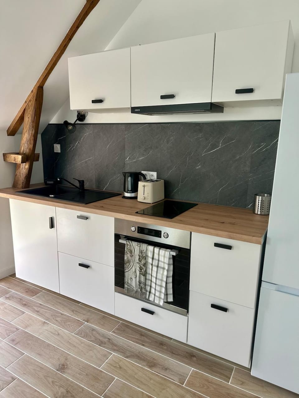 Kitchen or kitchenette, stove, stove, kitchen