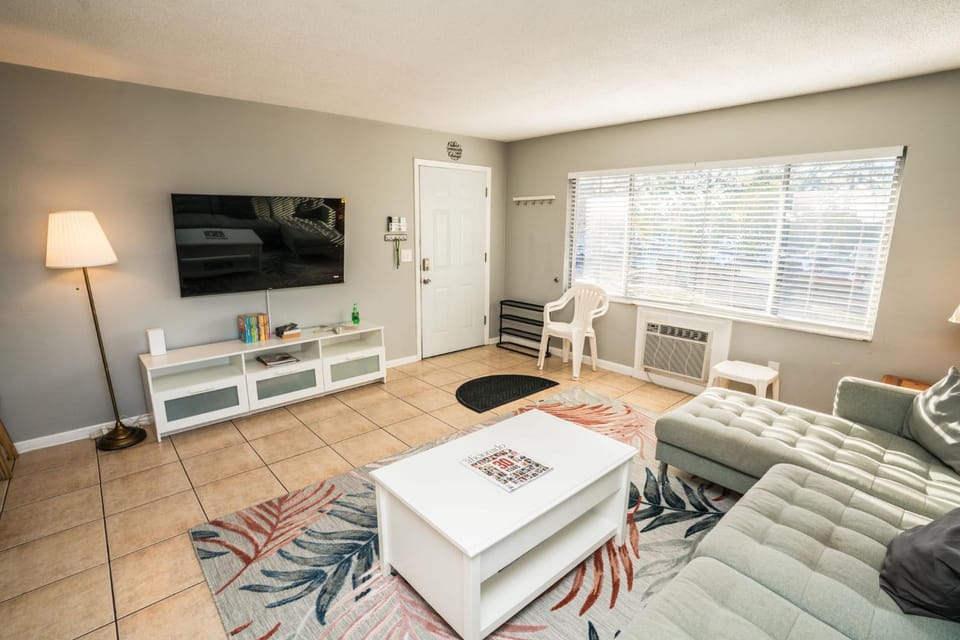 Communal lounge/ TV room, TV and multimedia, Living room