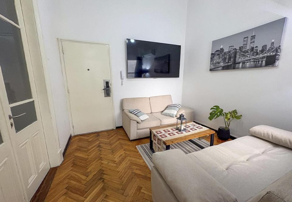 RentUp - Clasico, amplio y hasta 5 personas cerca de Plaza de Mayo y Casa Rosada Apartment in Buenos Aires