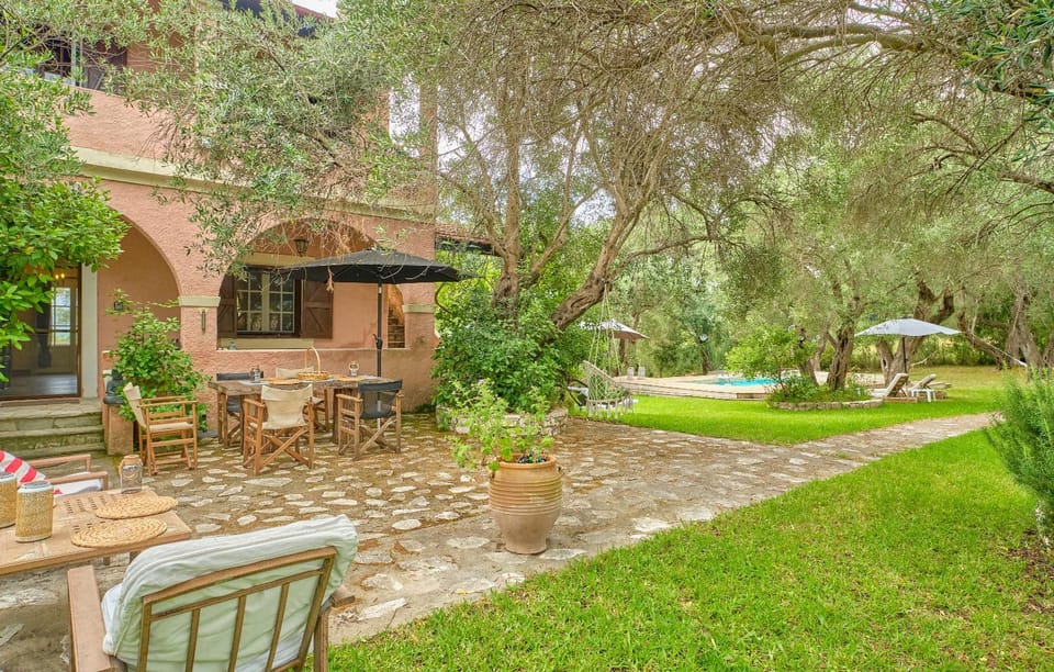 Property building, Garden, Swimming pool