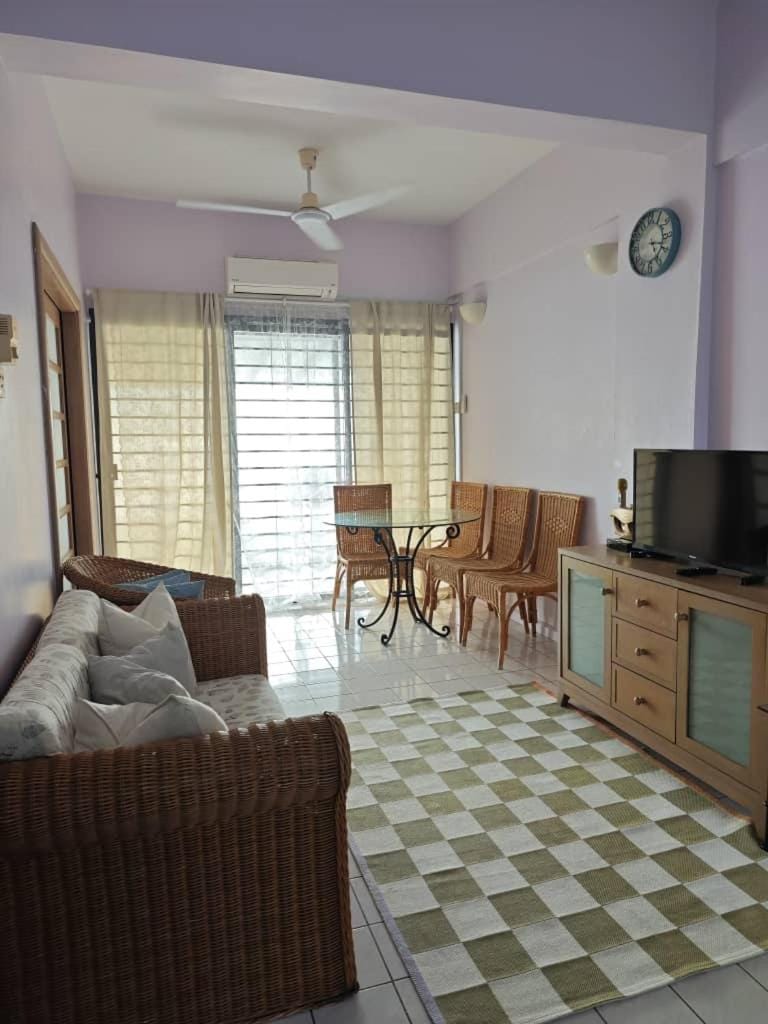 Living room, Seating area, Evening entertainment