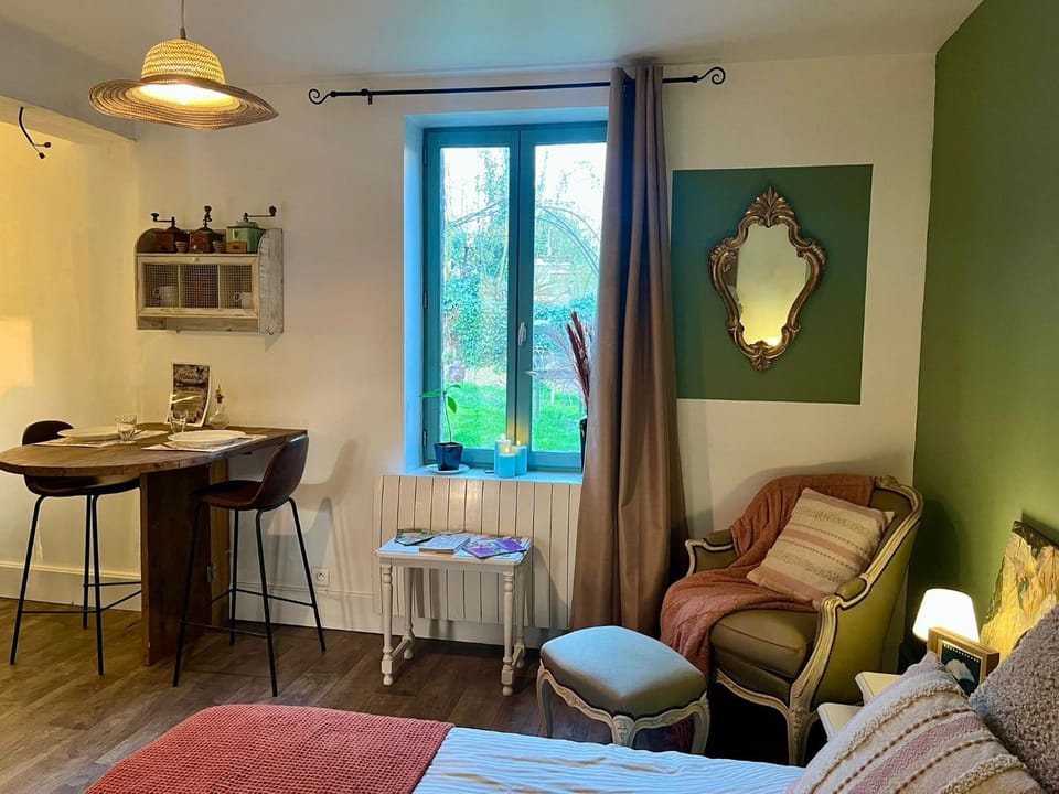 TV and multimedia, Coffee/tea facilities, Dining area, Garden view, internet