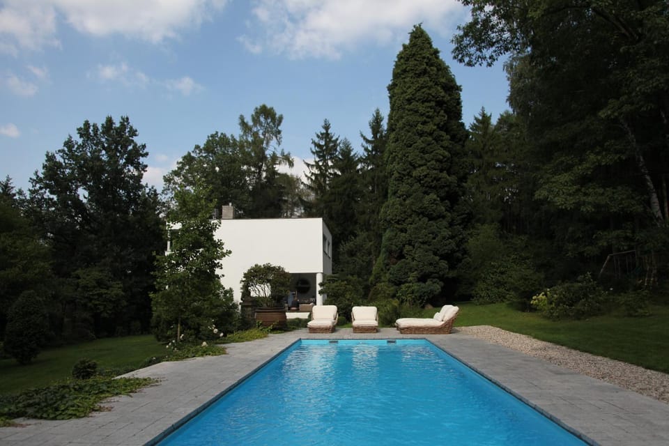 Property building, Garden, Swimming pool