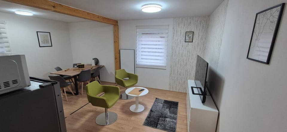 TV and multimedia, Kitchen or kitchenette, Dining area
