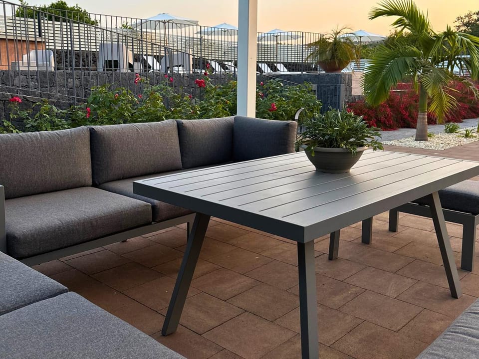 Patio, Dining area, furniture