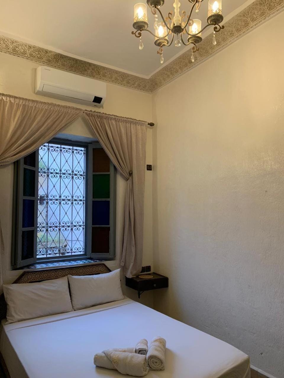 Bed, Photo of the whole room, Bedroom, air conditioner