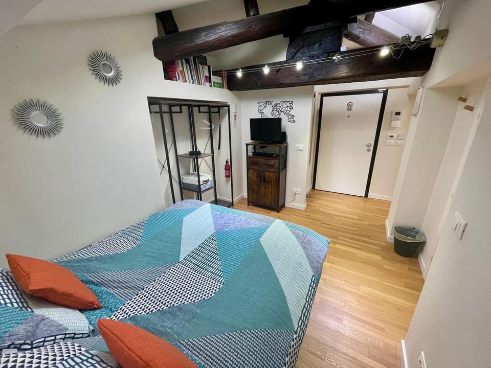 TV and multimedia, Photo of the whole room, Bedroom, wardrobe