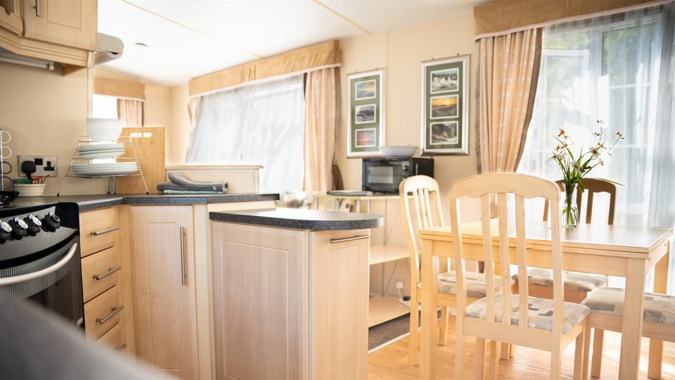 Seating area, Dining area