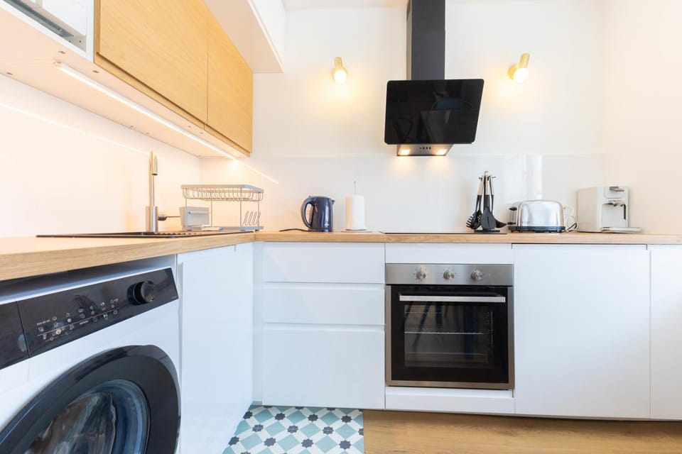 dishwasher, oven, toaster