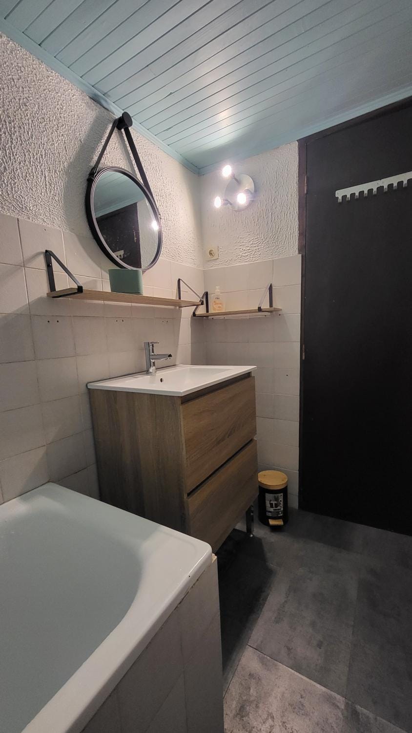 Bathroom, Living room