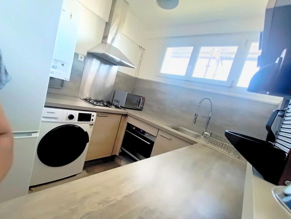 Kitchen or kitchenette, microwave, oven, stove, washing machine