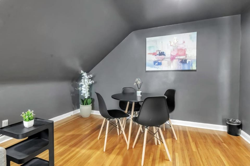 Central location Parking Apartment in Cheektowaga