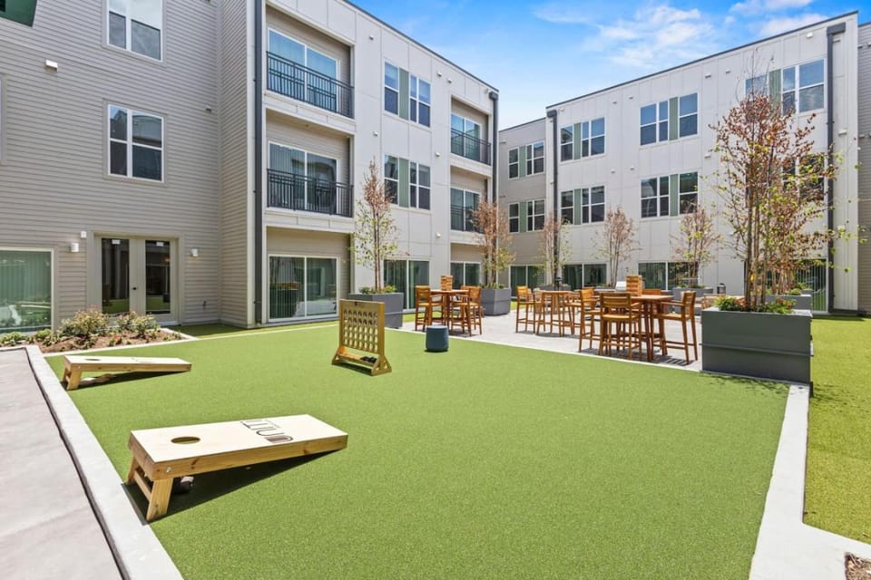 Bishop Arts Escape Cozy Suite Gym, Yoga Space Apartment in Dallas