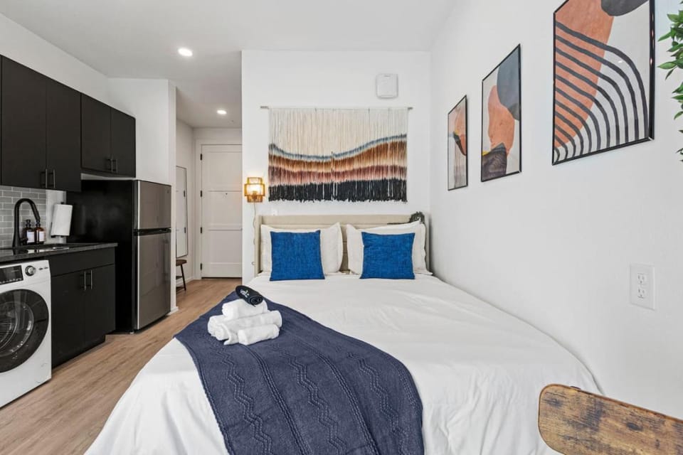 Bishop Arts Escape Cozy Suite Gym, Yoga Space Apartment in Dallas